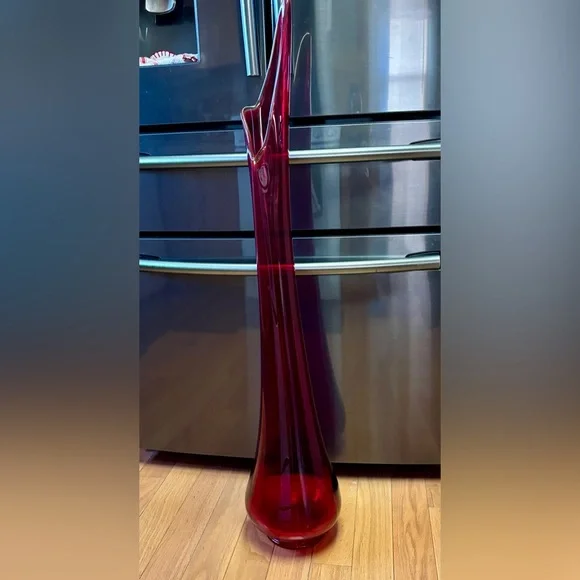 L.E. Smith 43" Swung Smoothie Floor Vase in Amberina Red - Picture 1 of 4